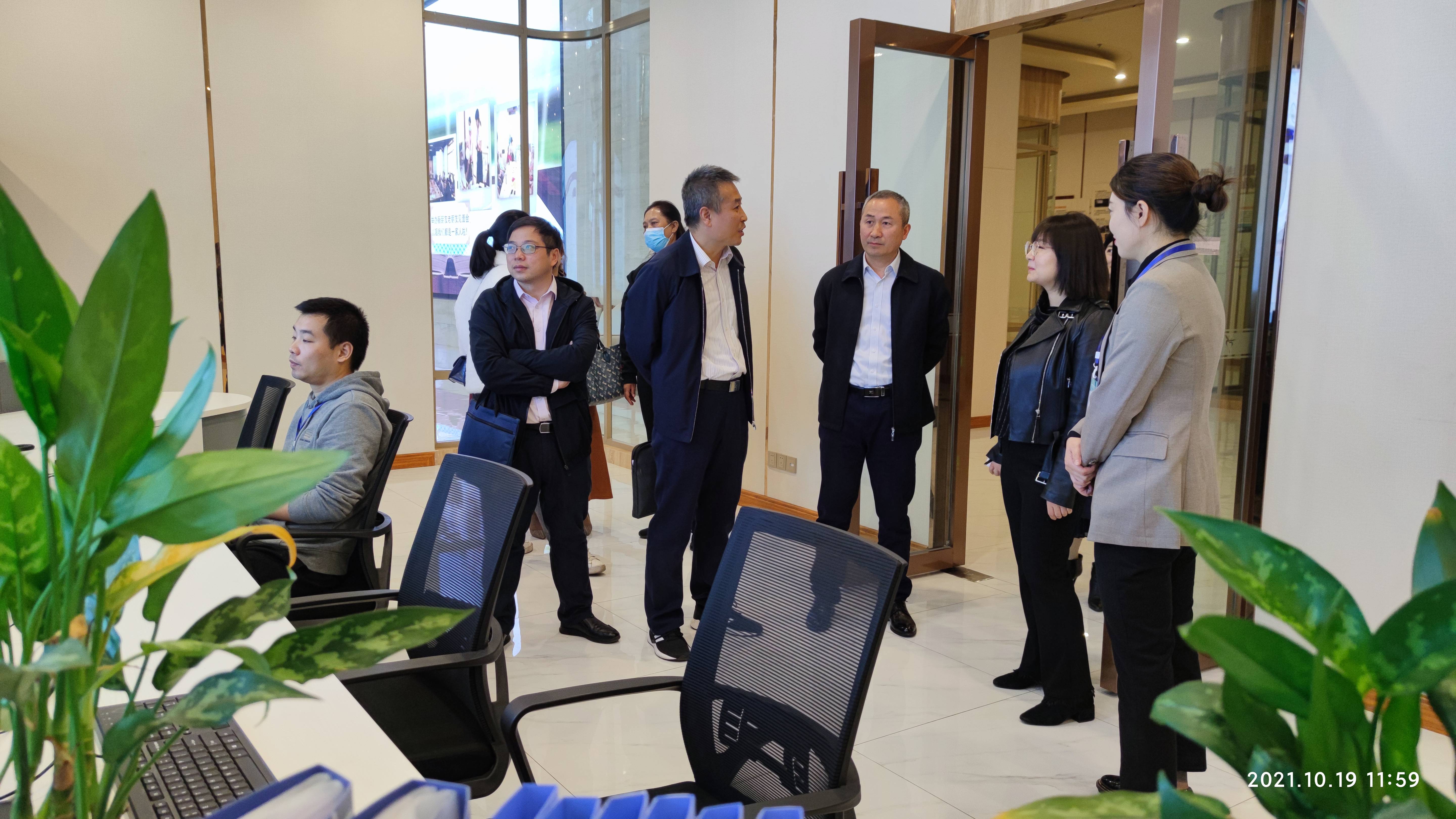 市財政局、民政局領導到春江酒城嘉苑視察瀘州智慧養(yǎng)老服務平臺 